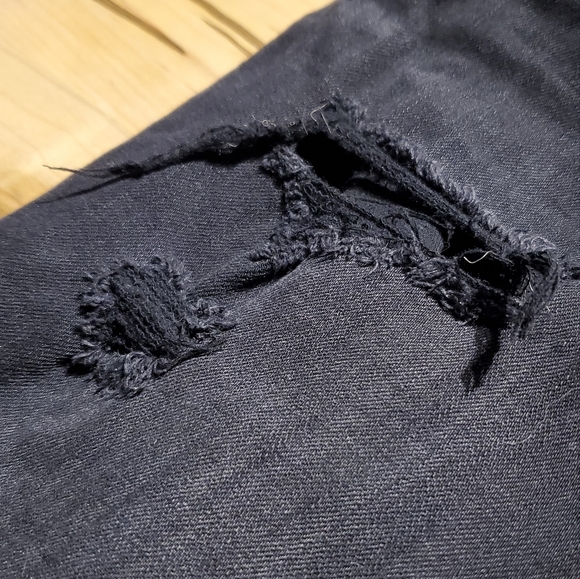 AE | Super Low Super Stretch Black Ripped Jeans in Size 10 - Picture 11 of 14